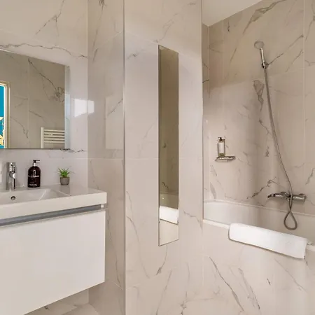 Sacre-coeur Modern 4bd With Sauna For 10 Guests! * Paris