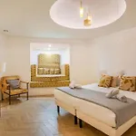 Sacré-Coeur Modern 4BD with sauna for 10 guests!